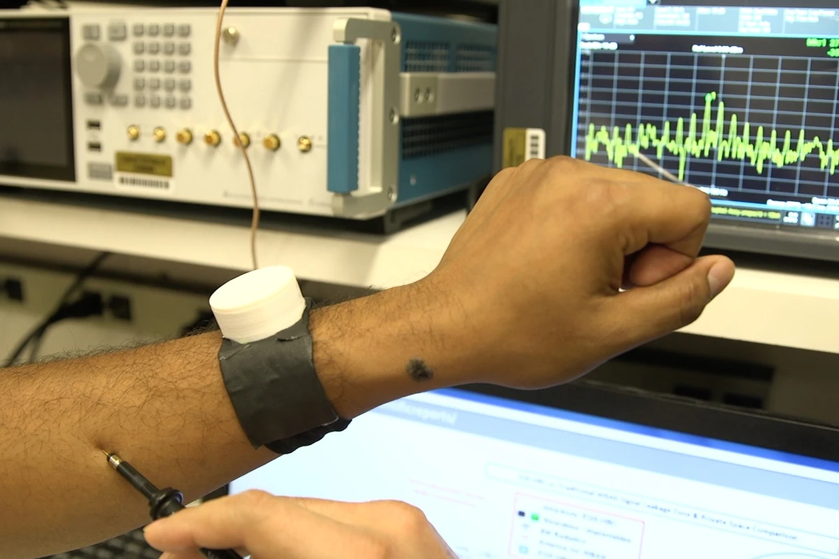 With the new device, signals carried by he human body can be kept in close proximity to prevent hacking