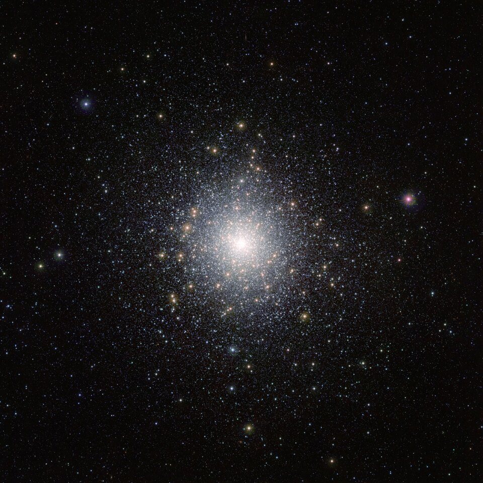 Bright star cluster 47 Tucanae (NGC 104) captured by the VISTA telescope (Image: ESO)