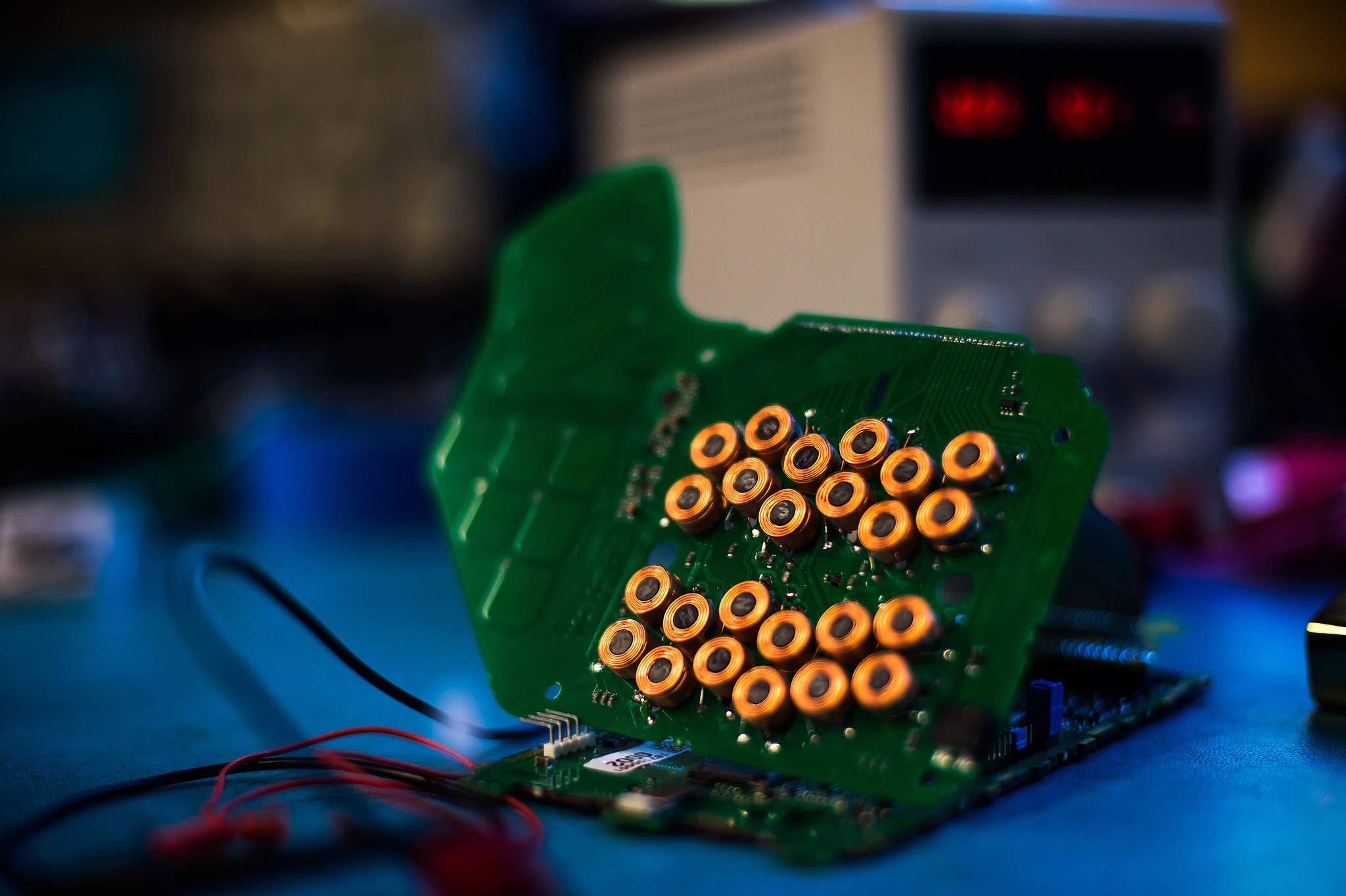 The LEV-96 is centered with the bridge of the guitar so that two electromagnetic pickup channels are positioned under each of the instrument's six strings