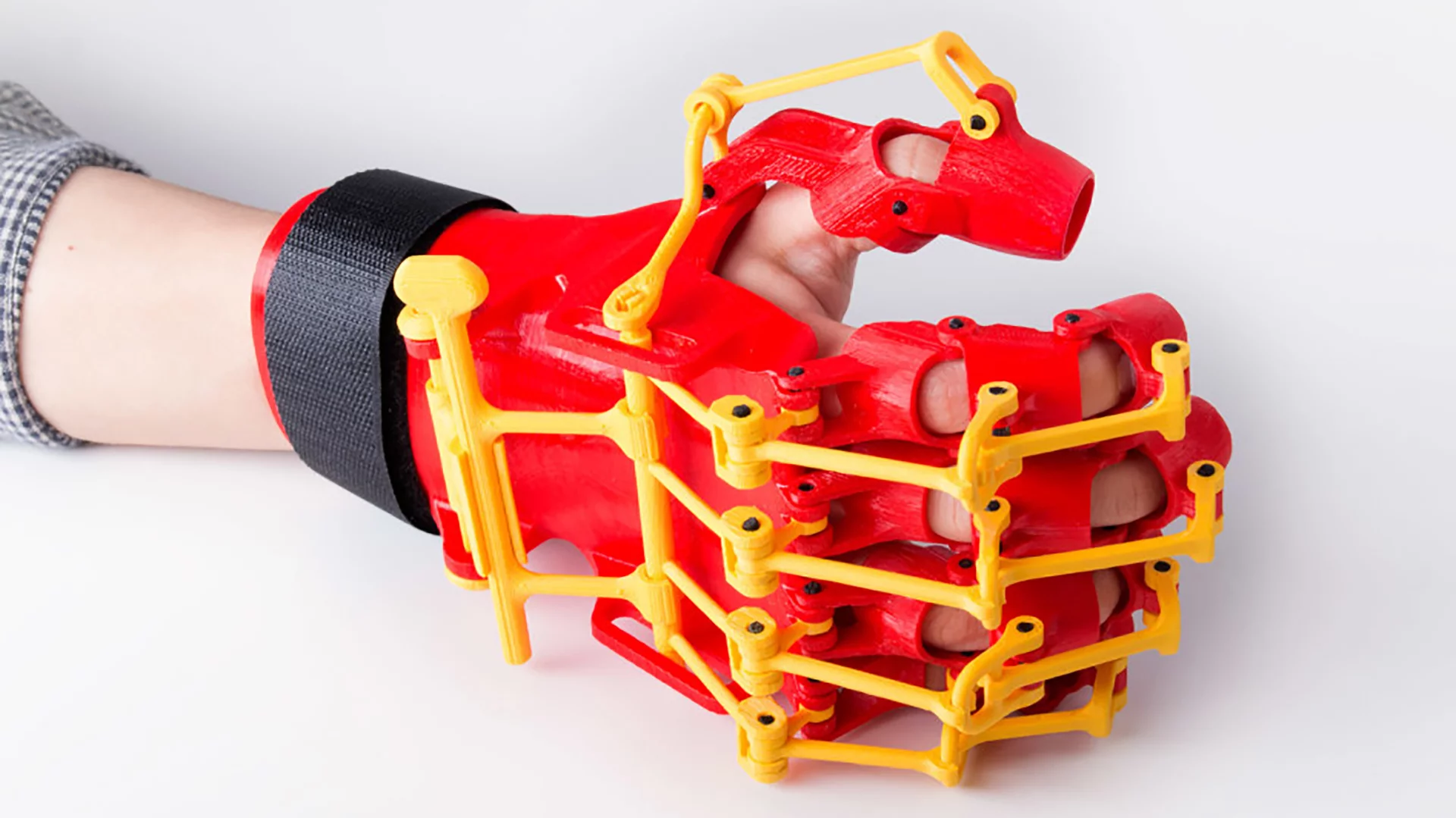 The design is made up of more than 70 different parts, and was manufactured on a Zmorph hybrid 3D printer using ABS filaments of different colors