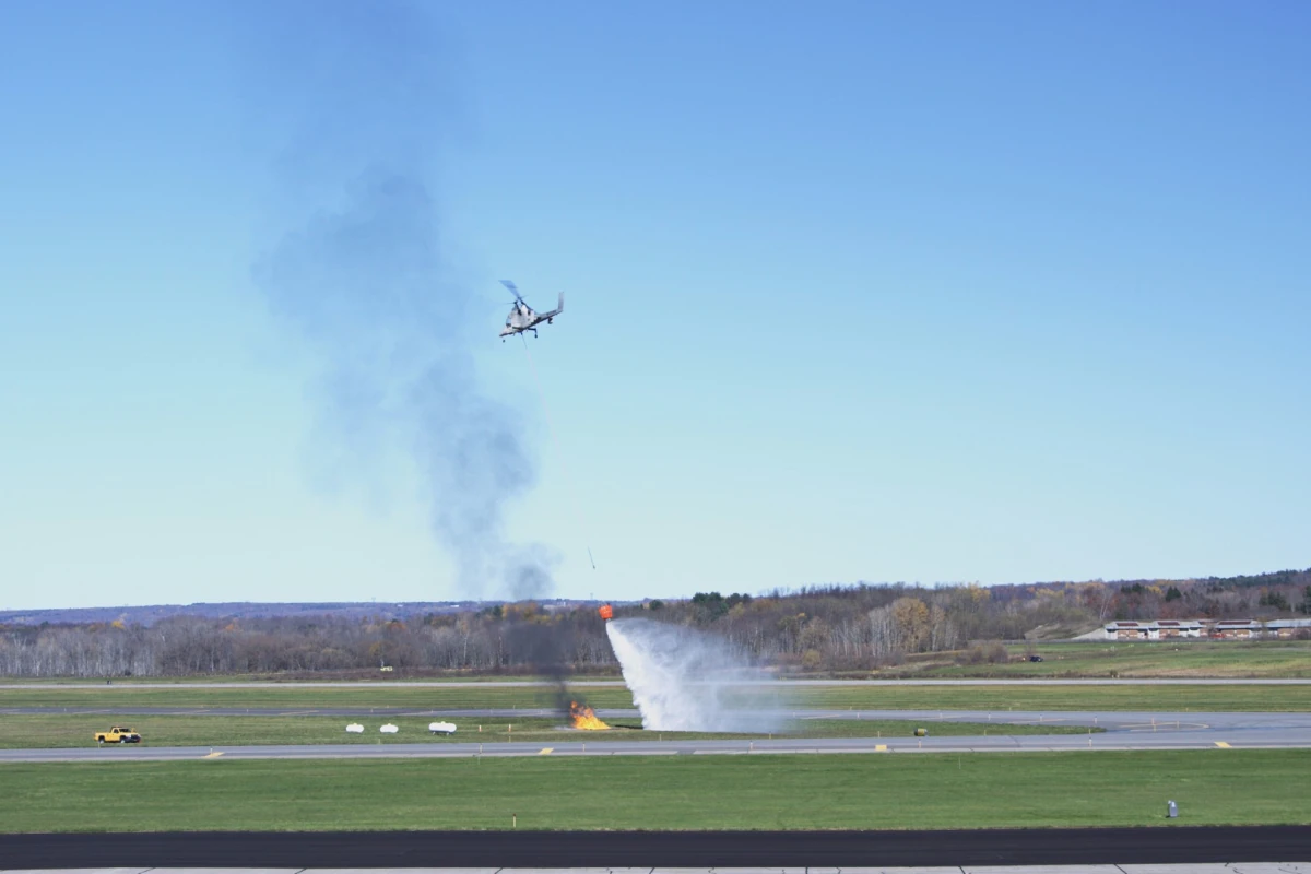 The unmanned K-MAX helicopter put out a fire with the aid of an Indago quadcopter
