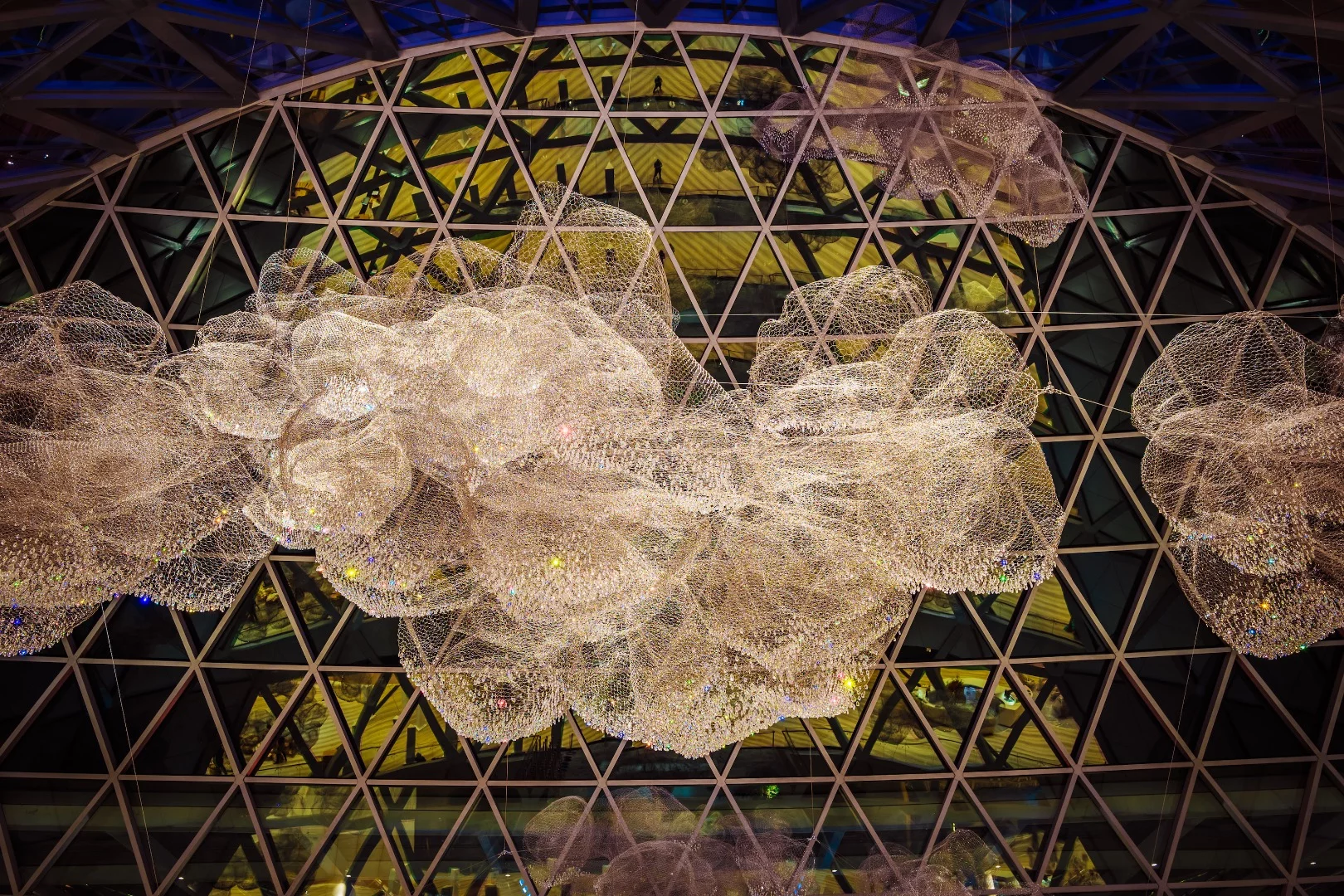 Jewel Changi Airport's "Crystal Clouds" art installation