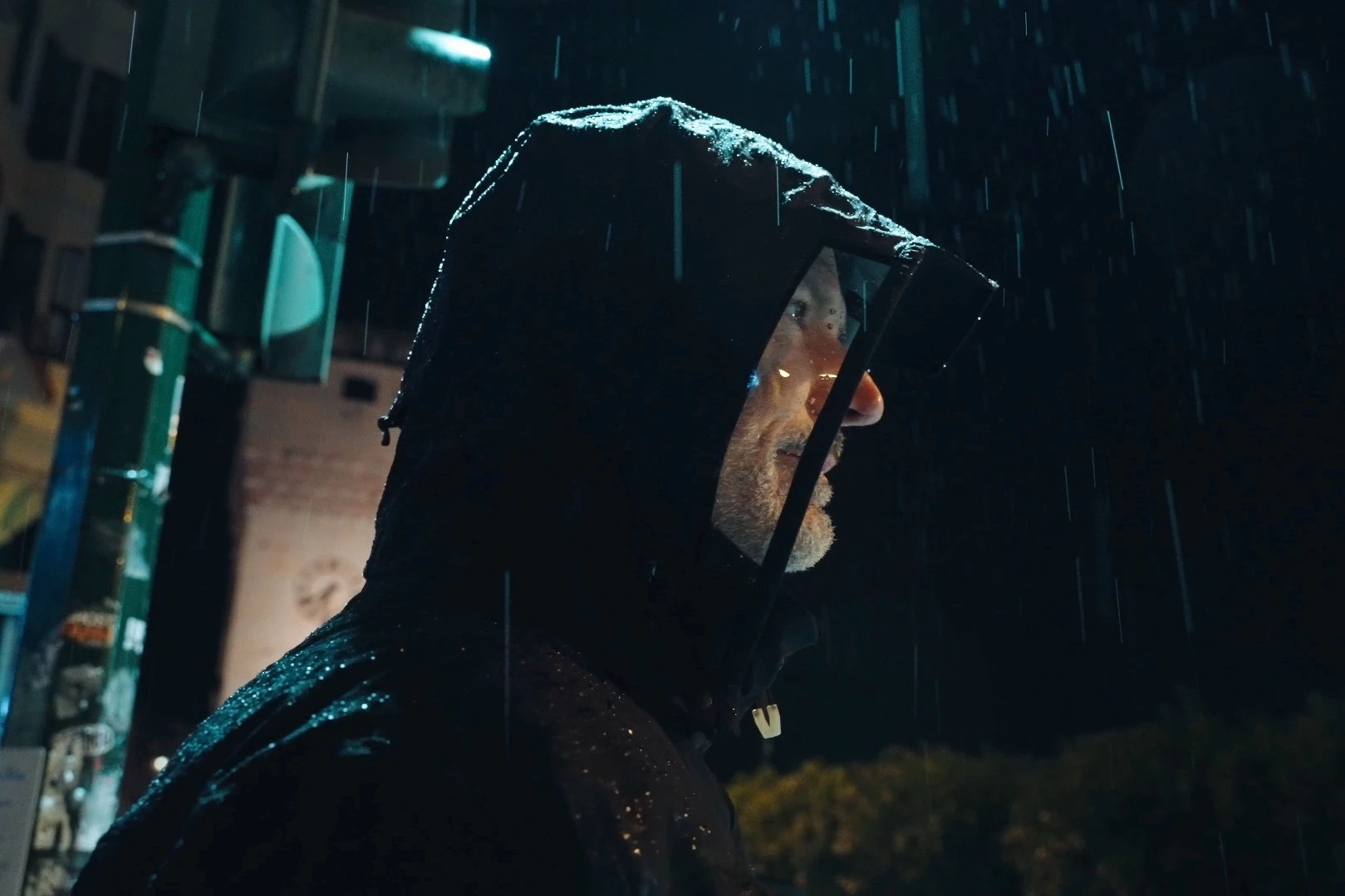 The detachable rain hood has built-in windows so that your peripheral vision isn't obscured