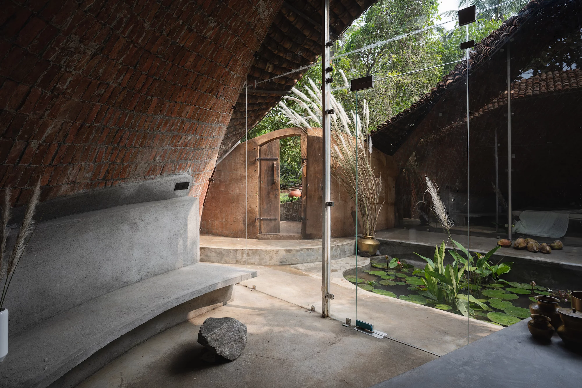 The Wendy House's interior measures 1,100 sq ft (roughly 100 sq m), which is split between the two living areas