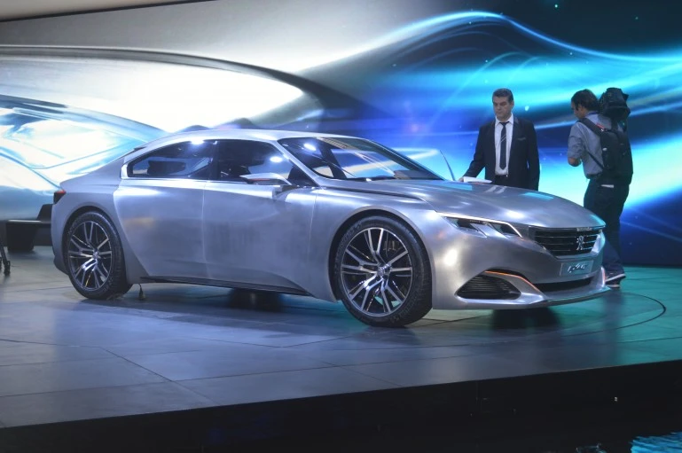 Peugeot introduces a second version of the EXALT at the 2014 Paris Motor Show (Photo: C.C. Weiss/Gizmag)
