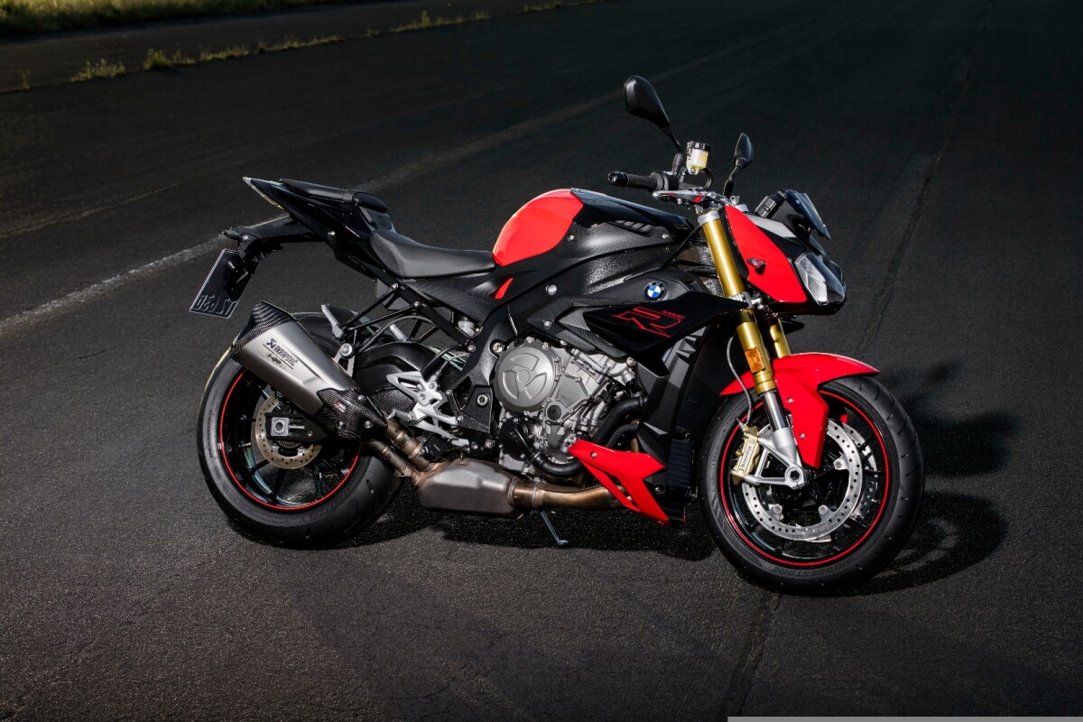 The 2017 BMW S 1000 R in Racing Red/Blackstorm color
