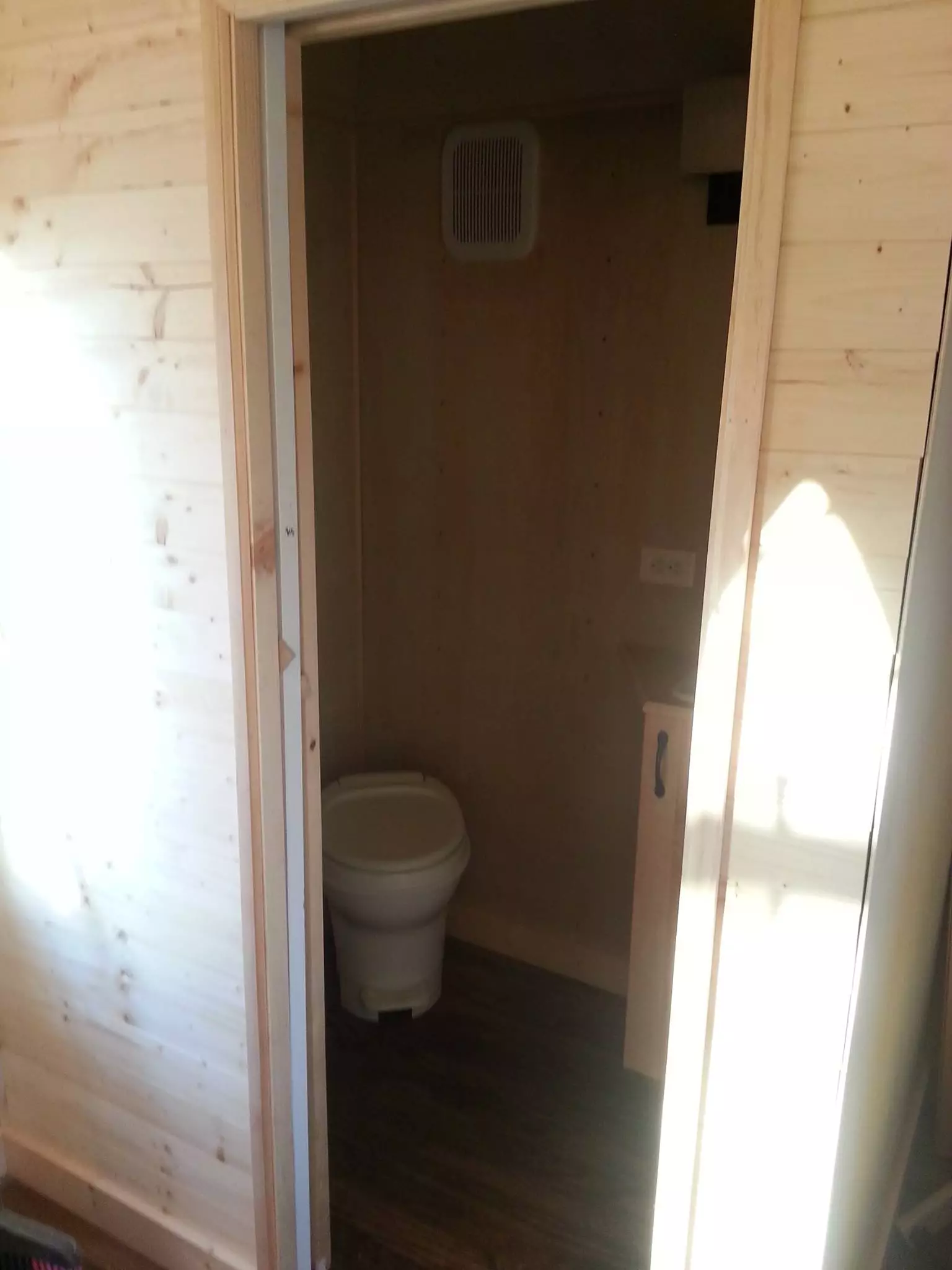 The toilet in the hidden service area (Photo: Tiny Chapel Weddings)