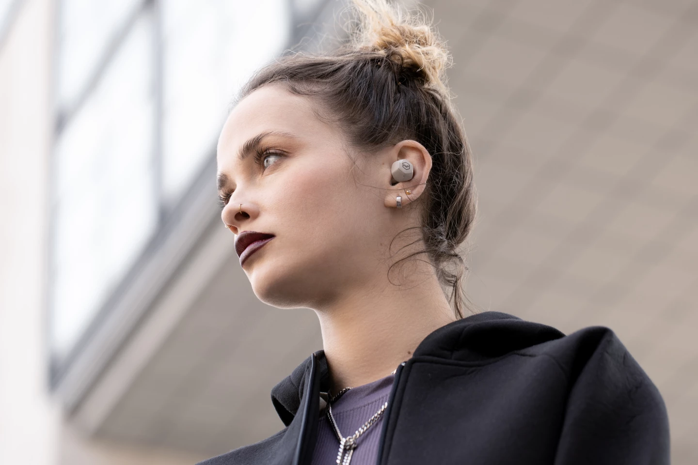 The Hexaphone Lite earphones offer the same signature V-Moda sound as the more versatile Pro variety
