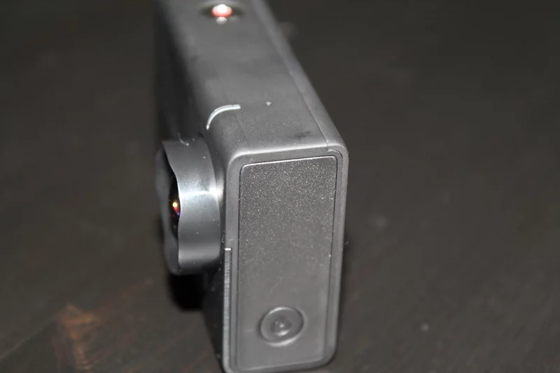 The device can record at 1080p / 60 fps, 720p / 120 fps, 1600 x 1200p / 60fps, 960p / 60 fps, 848 x 480 / 240fps and 480p / 30fps