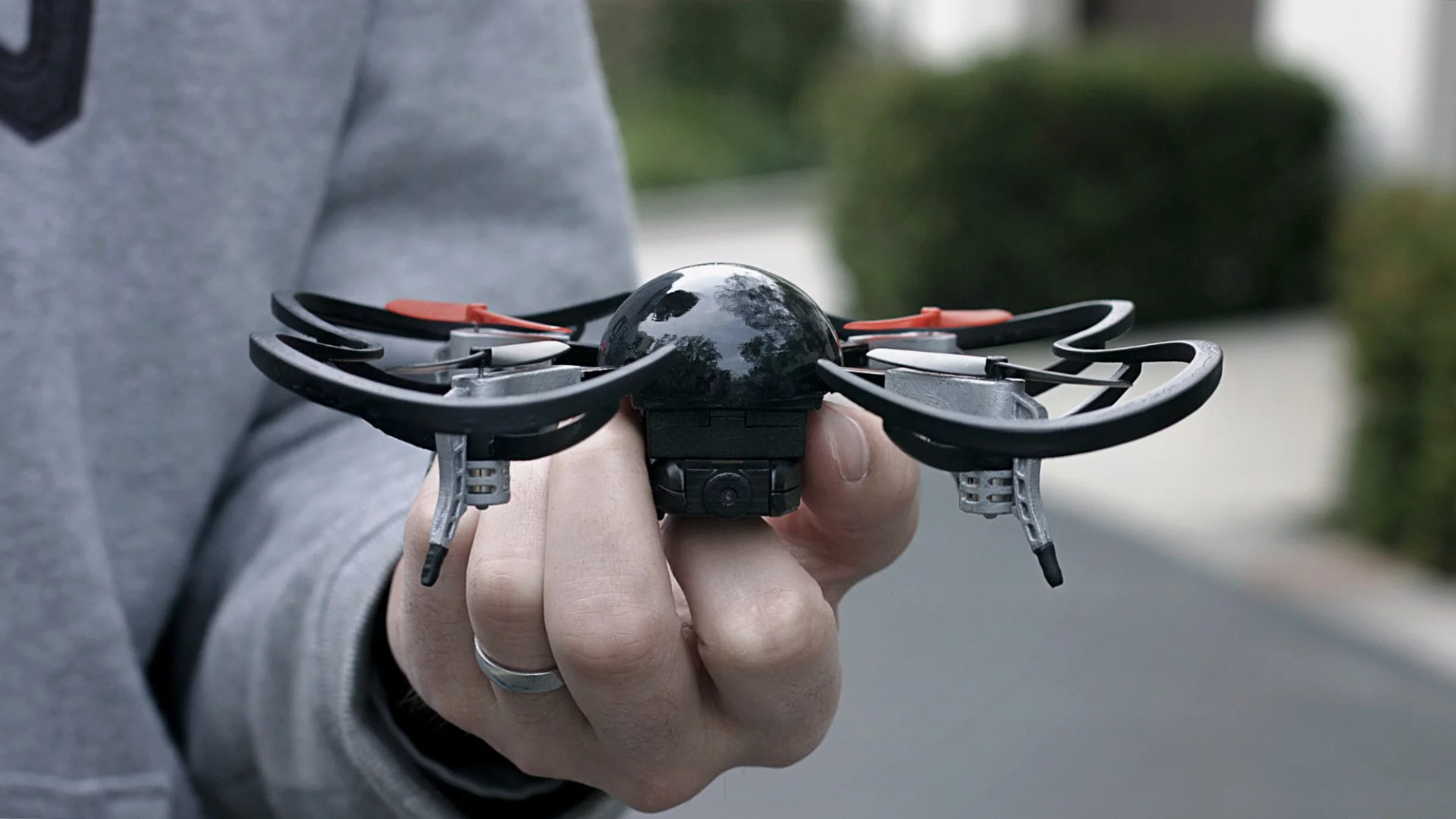 The Micro Drone 3.0 can be controlled by all of a radio controller or iOS and Android devices by way of a companion app