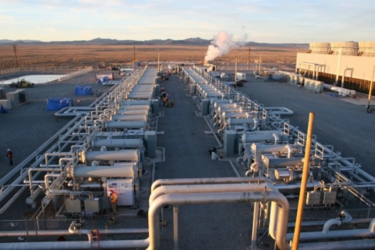 Raser Technologies has begun delivering 10 megawatts (MW) of clean, renewable electricity to Anaheim, California, from its first low-temperature, binary geothermal plant