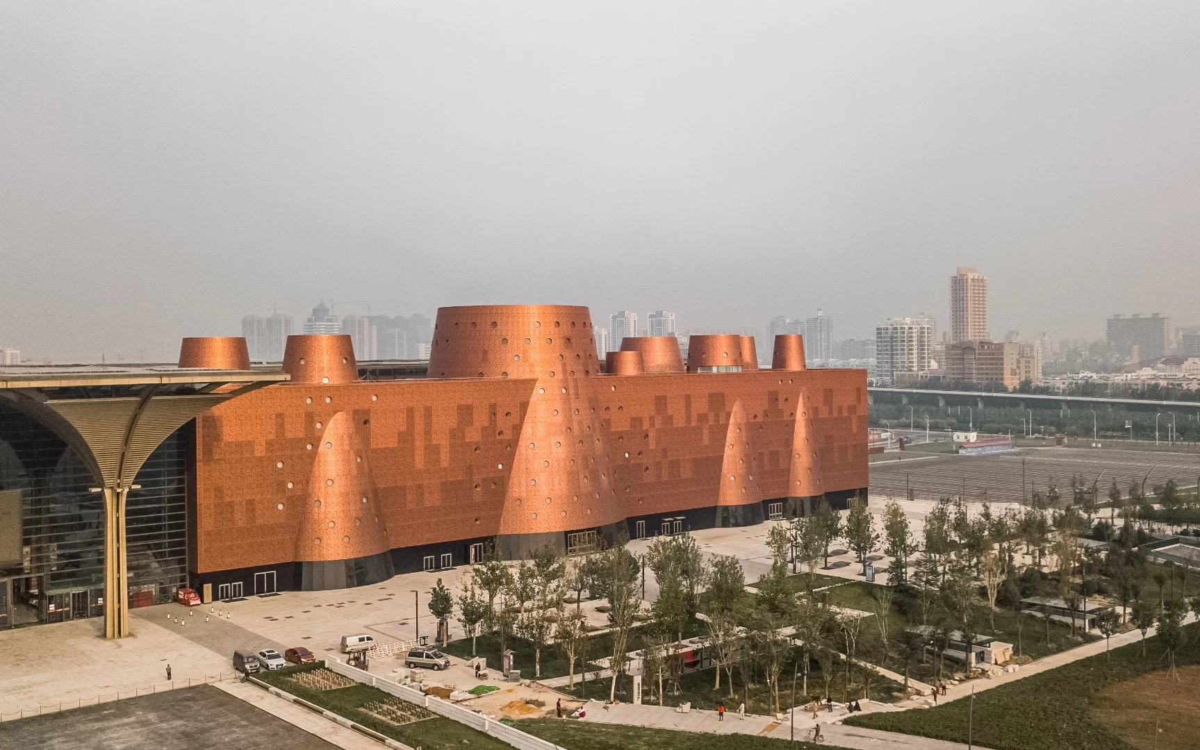 The Exploratorium was created in collaboration with Tianjin Urban Planning and Design Institute is part of a wider cultural center that also includes MVRDV's futuristic library