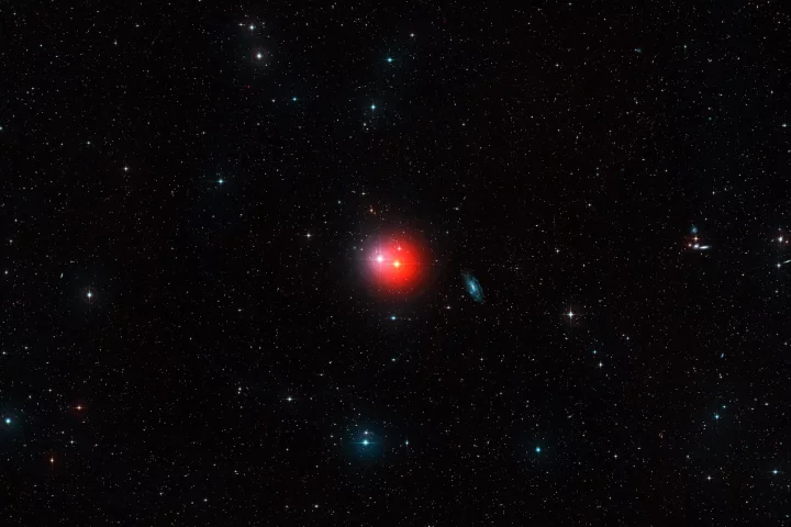π1 Gruis (right), which is located 530 light-years away in the constellation Grus, is one of a pair of stars, that, together, can be spotted in the night sky with a good pair of binoculars