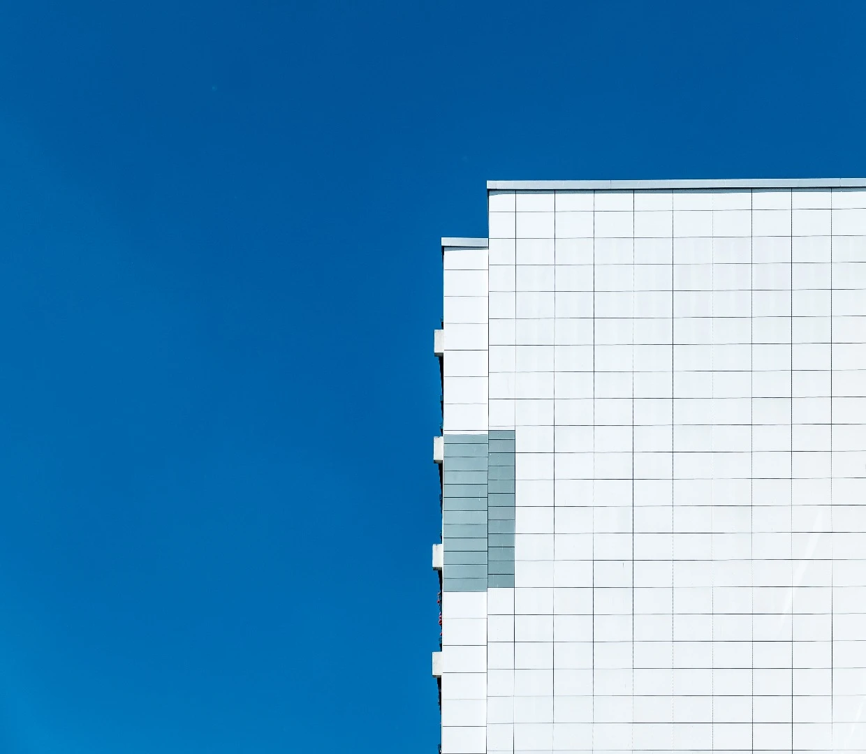 Another Top 20 entry from By Ralf contrasts a white building with a clear blue sky