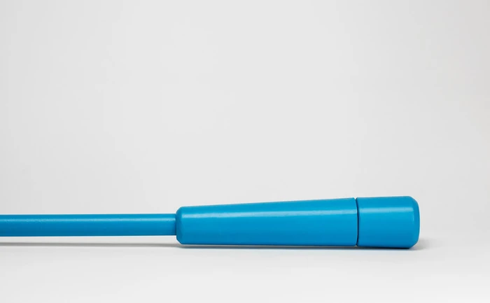 The Sa is opened by twisting the bottom of the handle