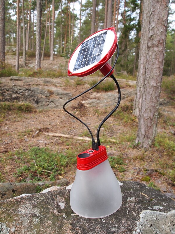 BRIGHT's bendable neck allows users to point it towards the sun
