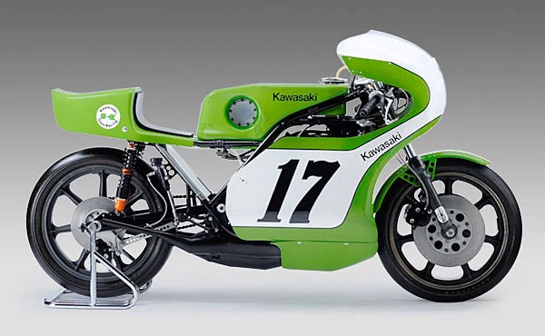The Kawasaki three-cylinder 750 two-stroke was a beast, timed at 191 mph through Selby