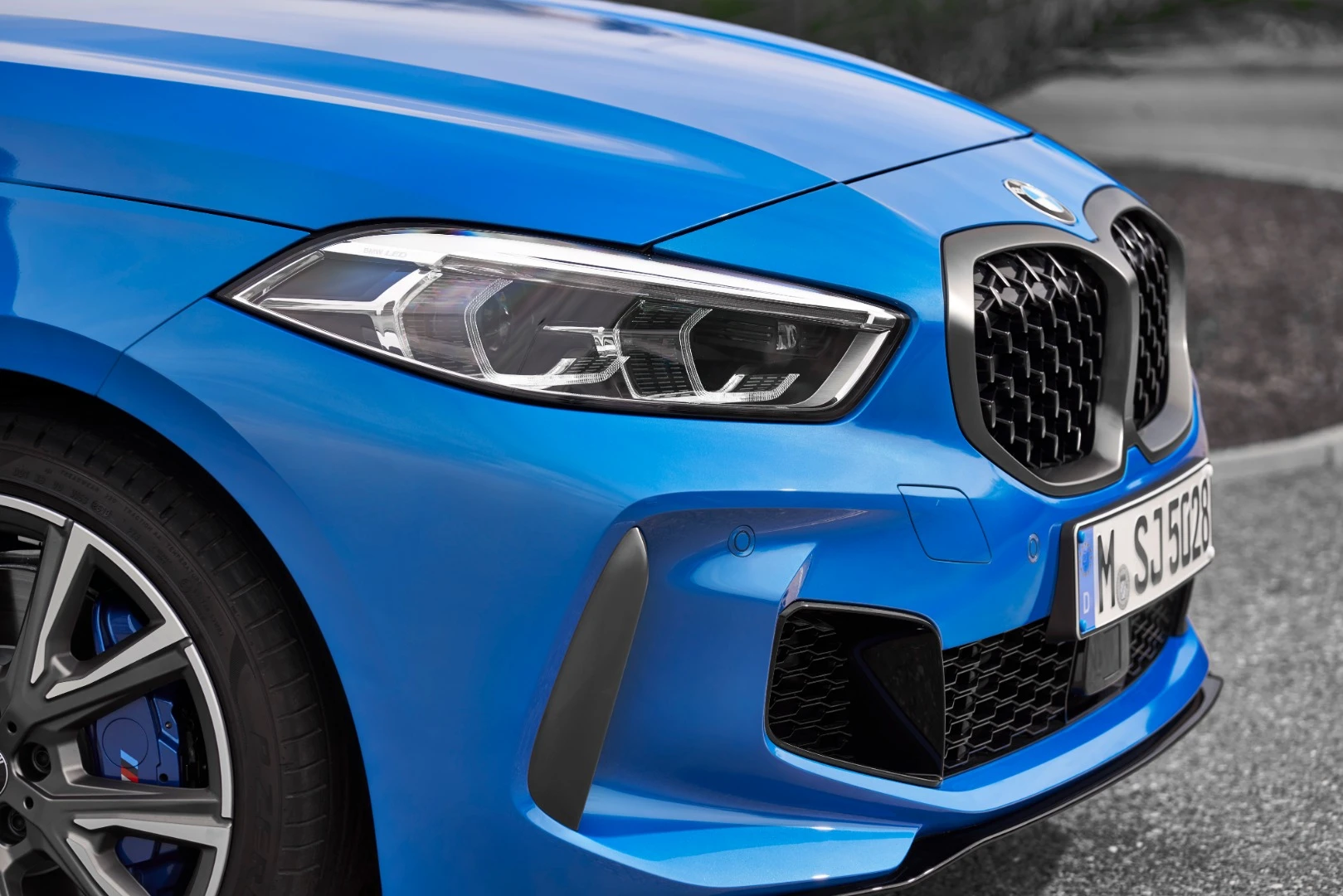 Kidney grille now bends back over the hood