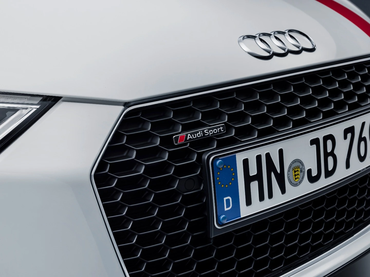 Gloss black detailing on the Audi R8 V10 RWS