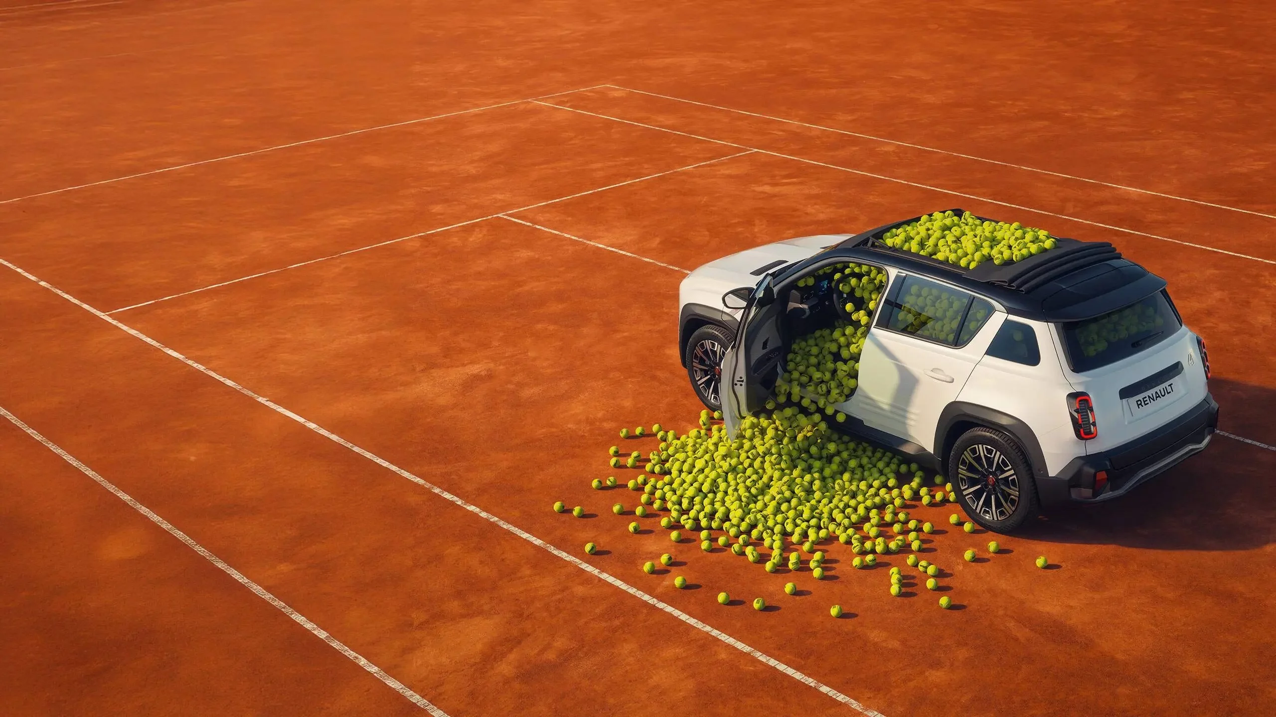 The 4 E-Tech Plein Sud comes with an electrically folding roof