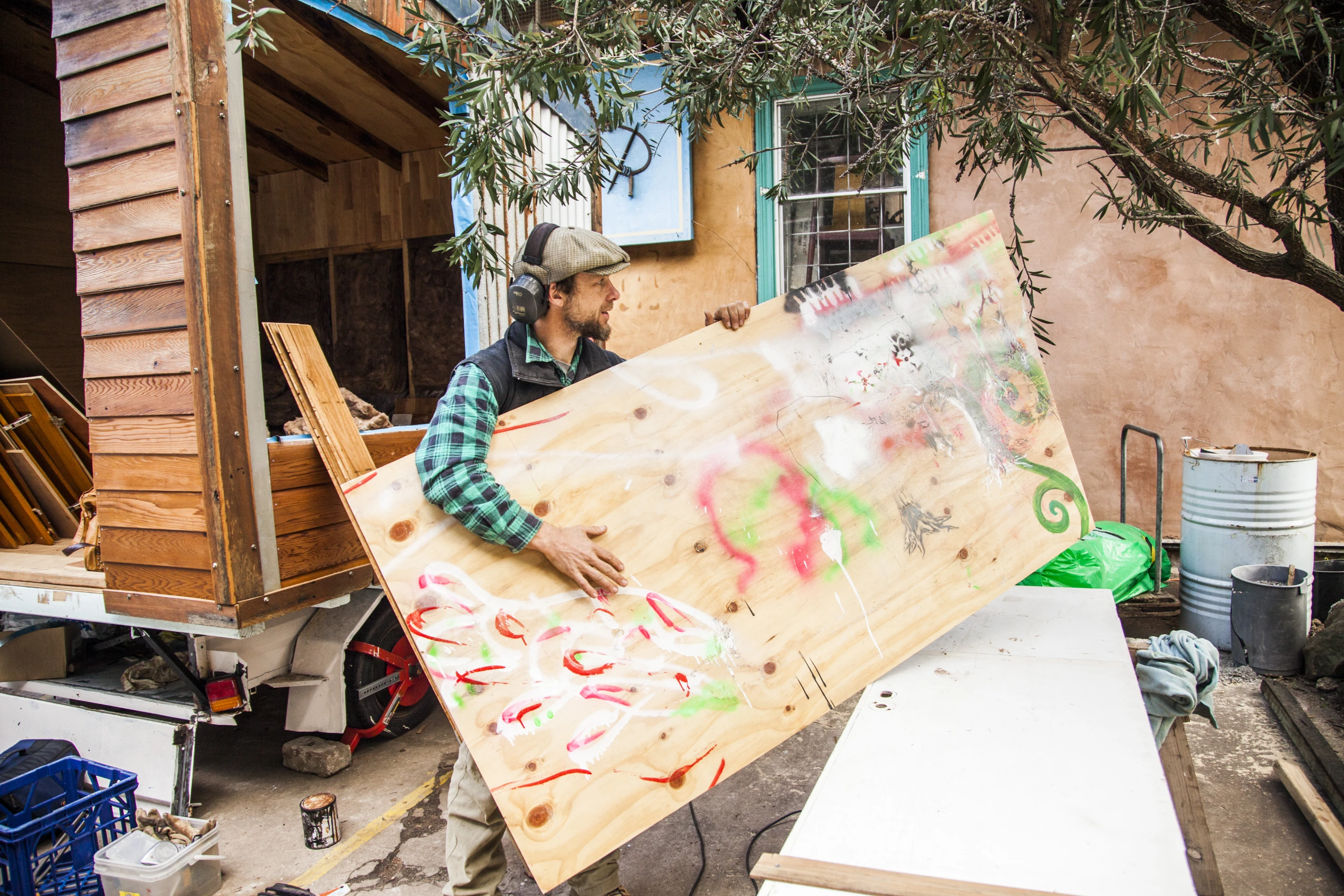 The ceiling is insulated with reflective foil-lined air-cells (Photo: Alicia Fox Photography)