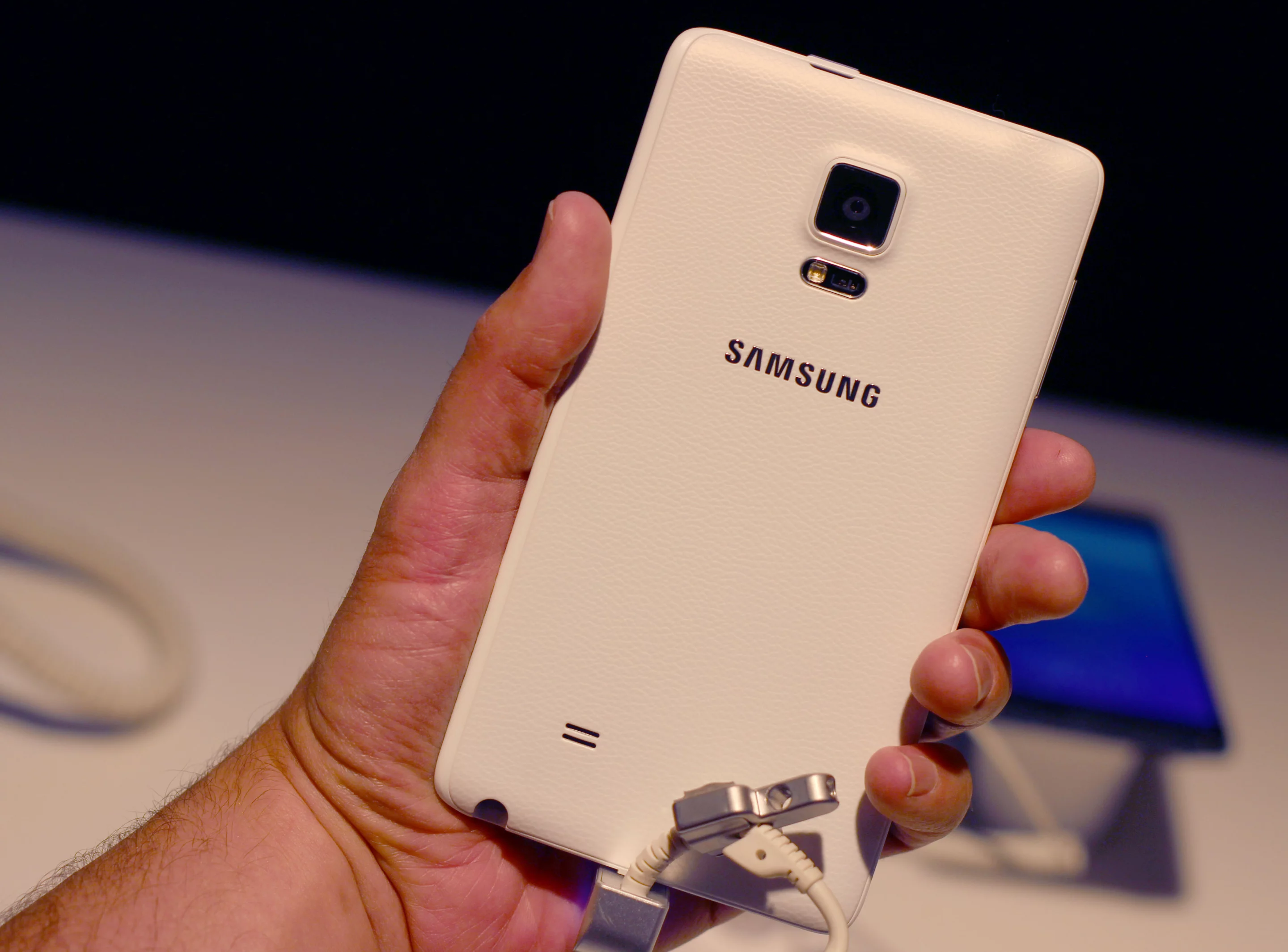 Galaxy Note Edge (Photo: Will Shanklin/Gizmag.com)