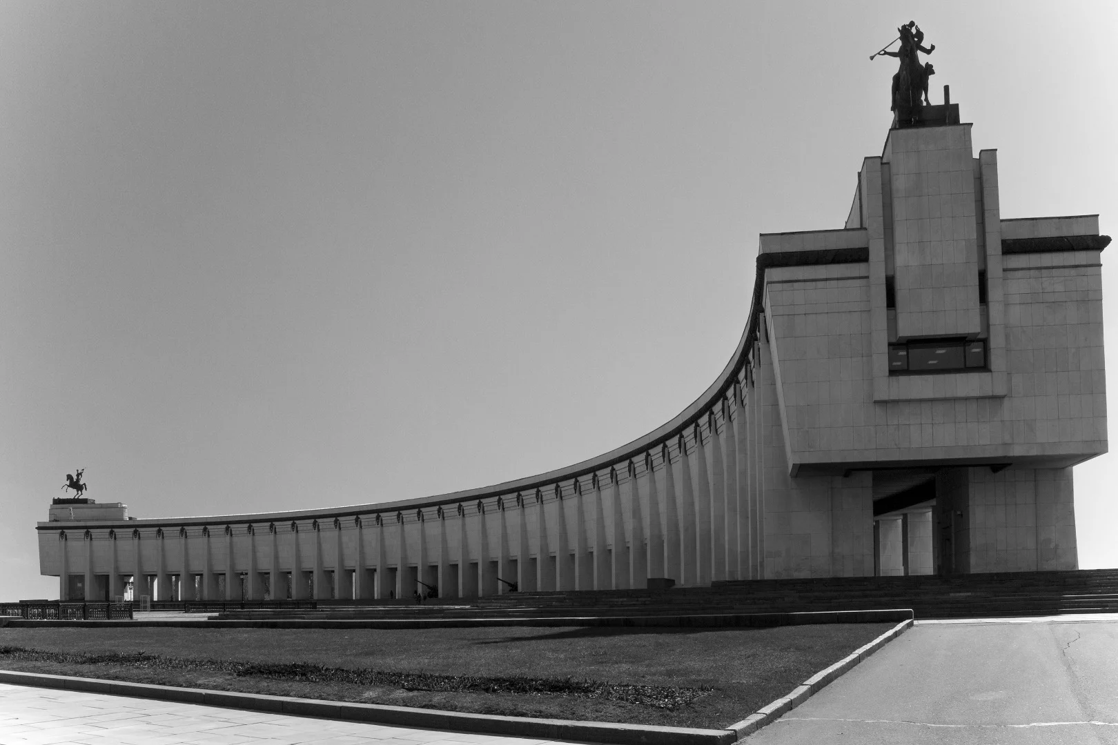 Victory Park was only completed in the mid-nineties, and is something of a last gasp for the Soviet tradition of monumental triumphal art. Located on and around the Poklonnaya Gora - the hill where Napoleon waited in vain to be given the keys to the city when his troops were surrounding Moscow in 1812 - the park is set in an area steeped in Russian military history