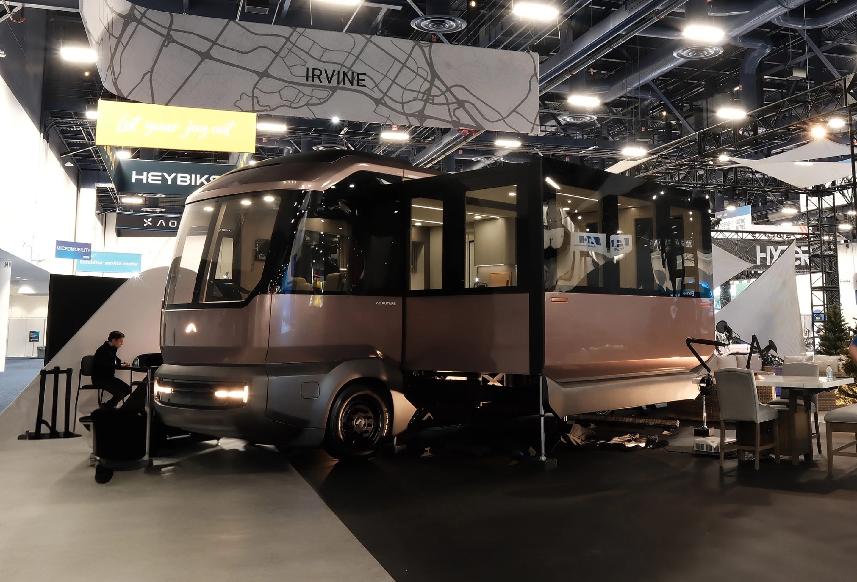 Extraordinary transforming road yacht RV drops jaws at CES