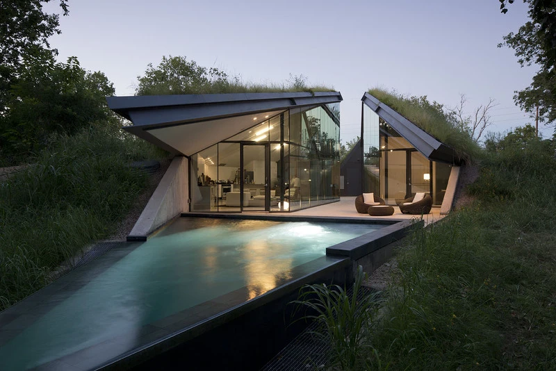 Edgeland House, modeled on the Native American Pit House, is buried 7 ft below ground level and is divided into two clear halves - sleeping and living sectors