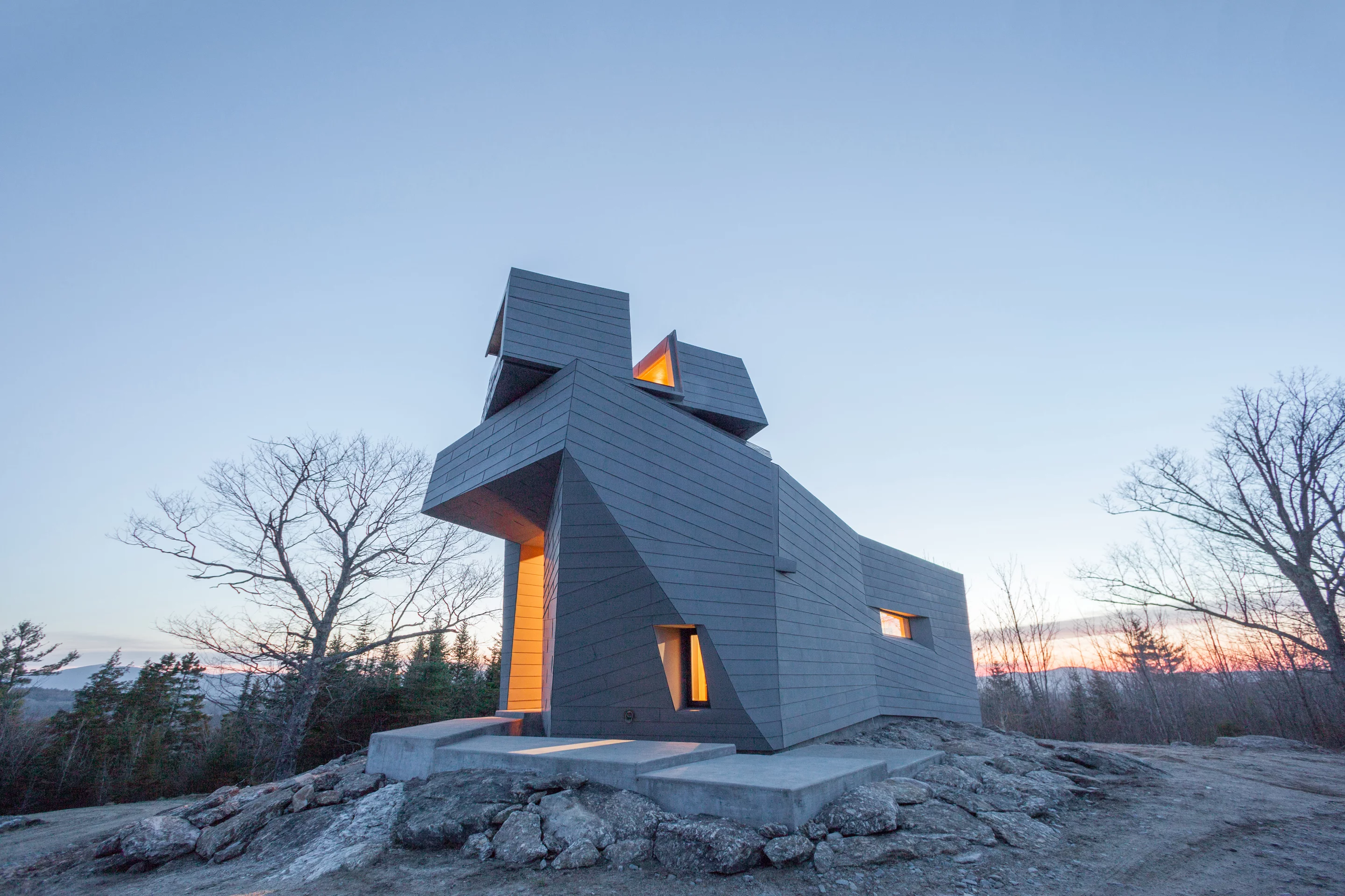 The turret can be opened to the sky using a hand-crank mechanism