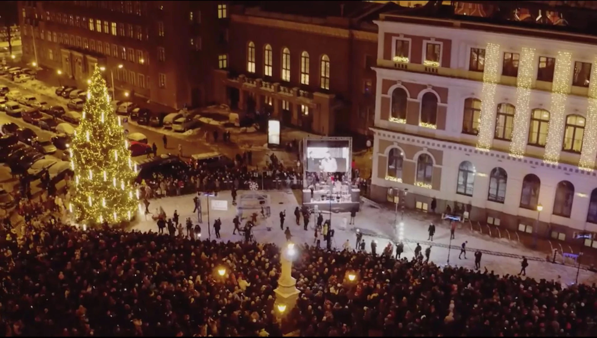 A monstrous 412-step Rube Goldberg machine took 15 minutes to turn on the Christmas lights in Riga, Latvia