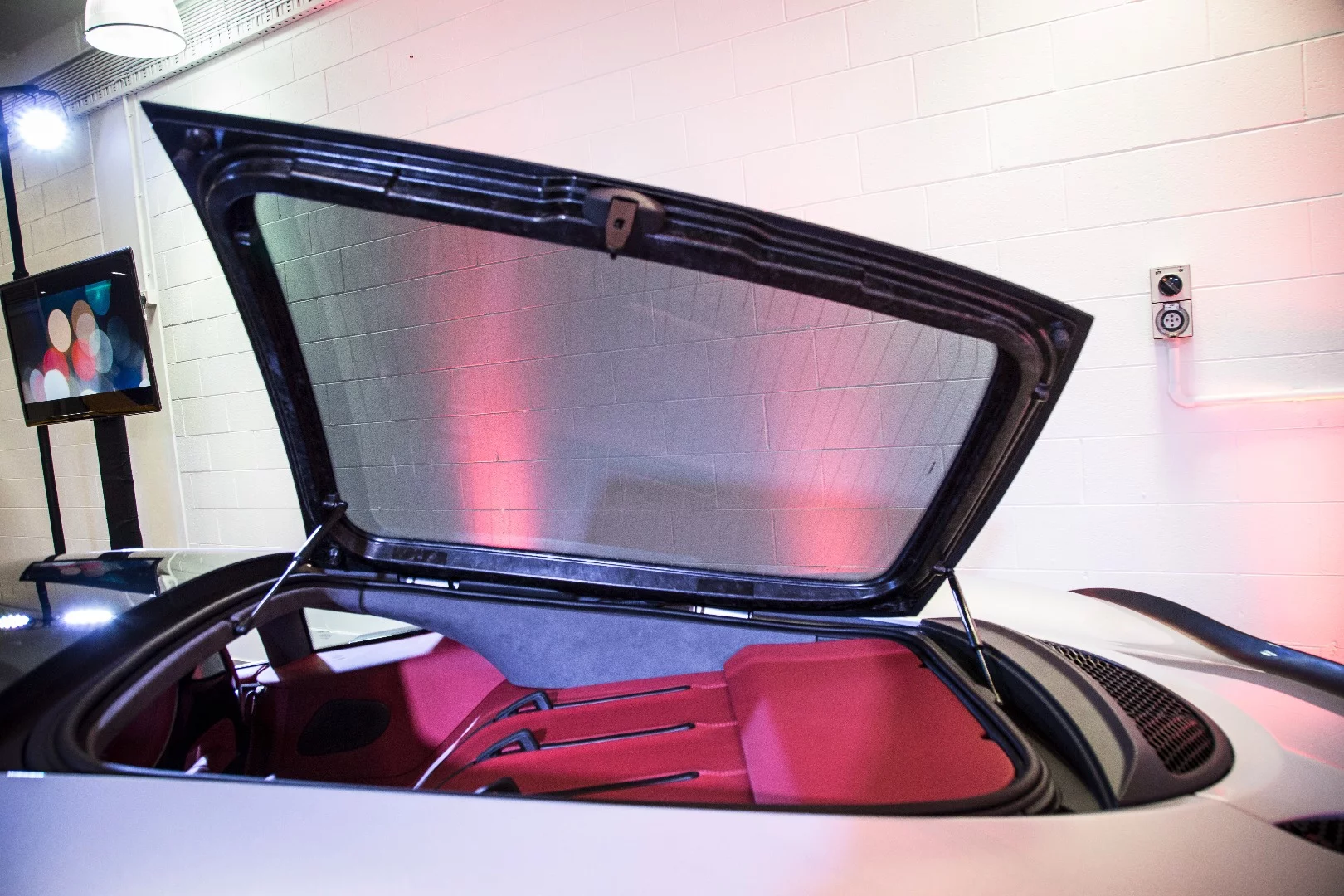 The car's hatch opens up sideways to allow drivers to load their luggage from the kerb. The hatch is hinged on the right for left-hand drive markets, and on the left for the rest of the world