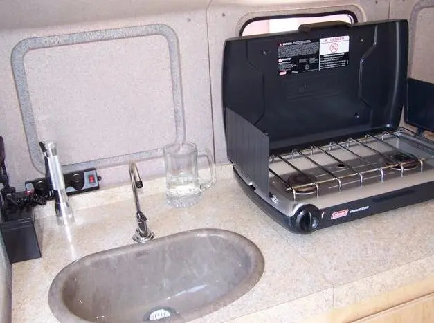 The focus is on lightweight, easily removable equipment like folding cabinets and camping stoves
