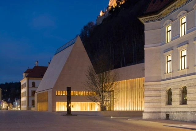 Receive a symbolic key to the state at the state parliament