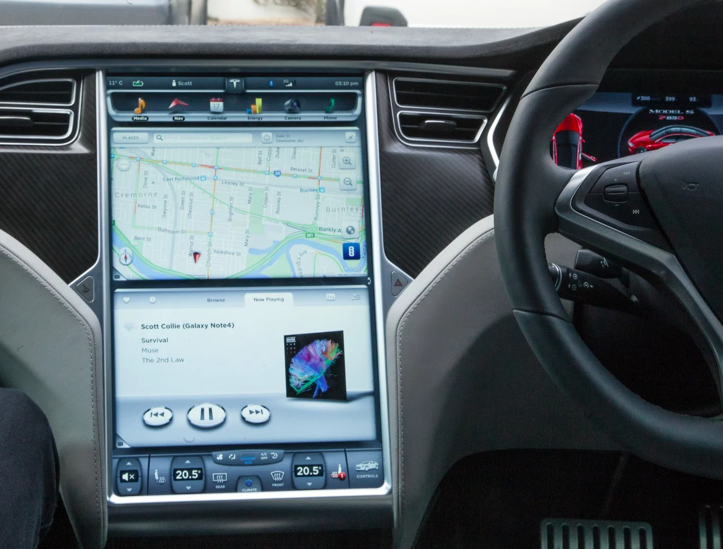 Depending on the function you're using, the car's screen can be split into two different parts
