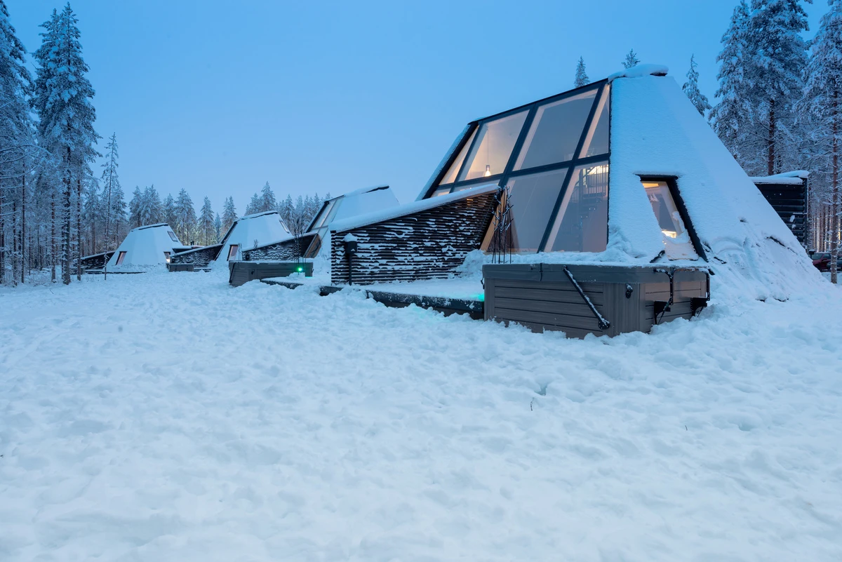 The shape of the dwellings was inspired by traditional classic “kota” huts, built throughout the Lapland region by the indigenous Sámi