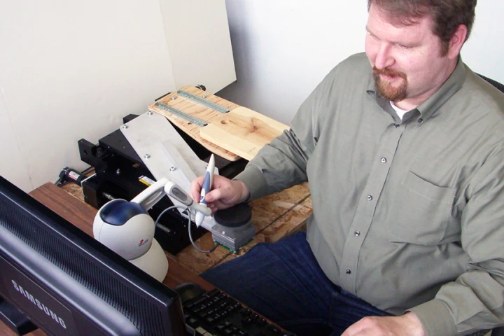 University of Utah mechanical engineer Will Provancher uses his right hand to demonstrate the Active Handrest (Image: The University of Utah)