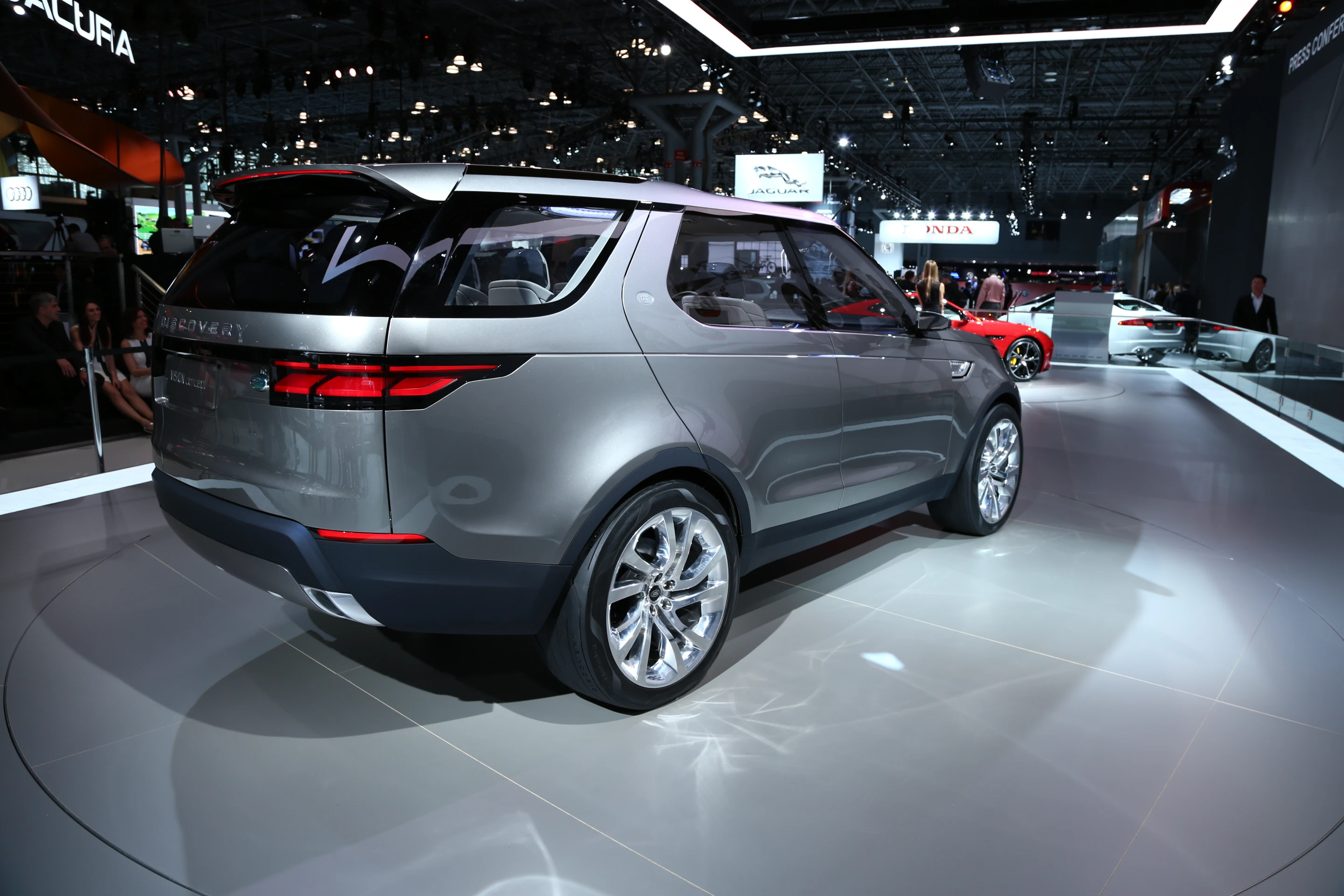 The Land Rover Discovery Vision concept on display at the 2014 New York Auto Show (Photo: Angus MacKenzie/Gizmag.com)