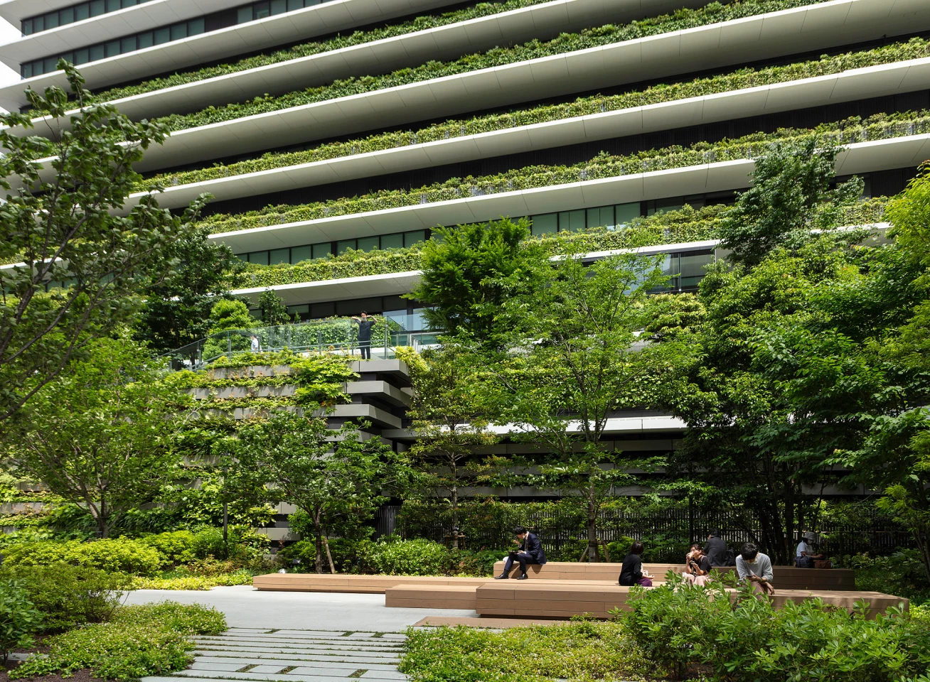 Toranomon's greenery filled terrace area links the two new skyscrapers, as well as the existing Toranomon Hills Tower