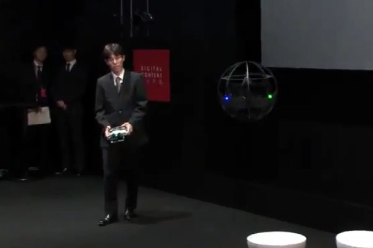 The Japanese Defense Ministry's flying sphere (Photo: DigInfo.tv)