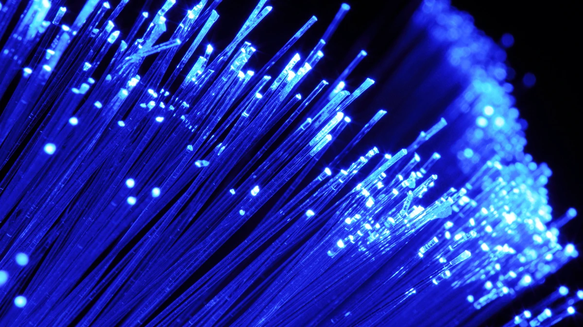 DTU researchers have set a new data transmission record of 43 Tbps over optical fiber (Photo: Shutterstock)