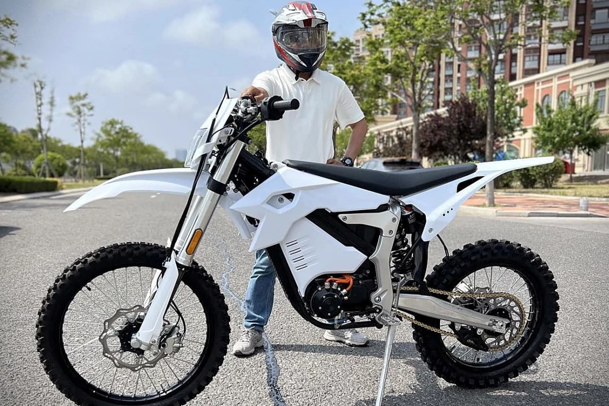 Rules, licensing, and trail access