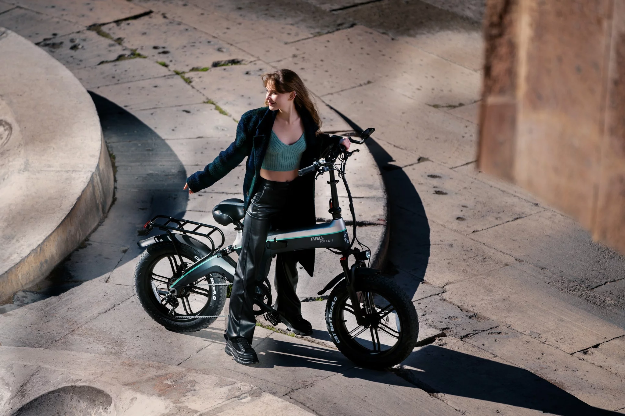 The mid-step frame is designed to accommodate riders between 5 ft and 6ft3