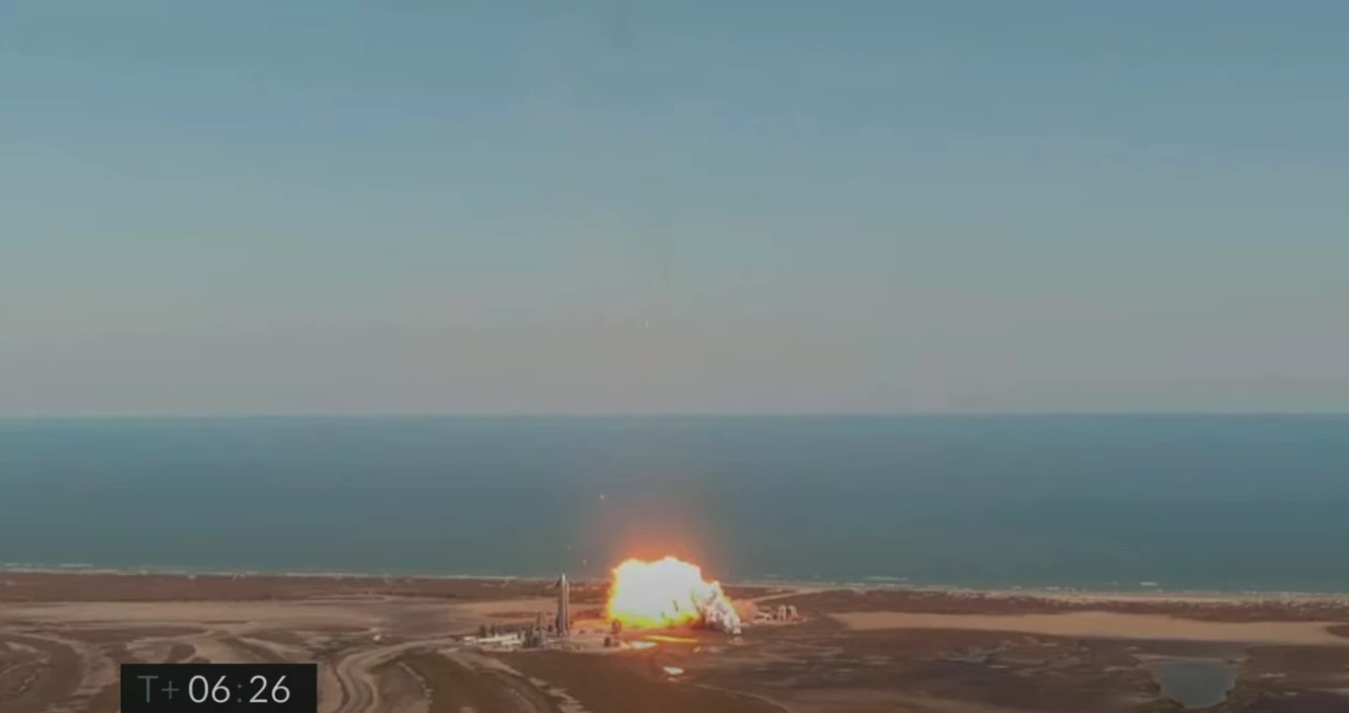 The SN9 prototype explodes on landing