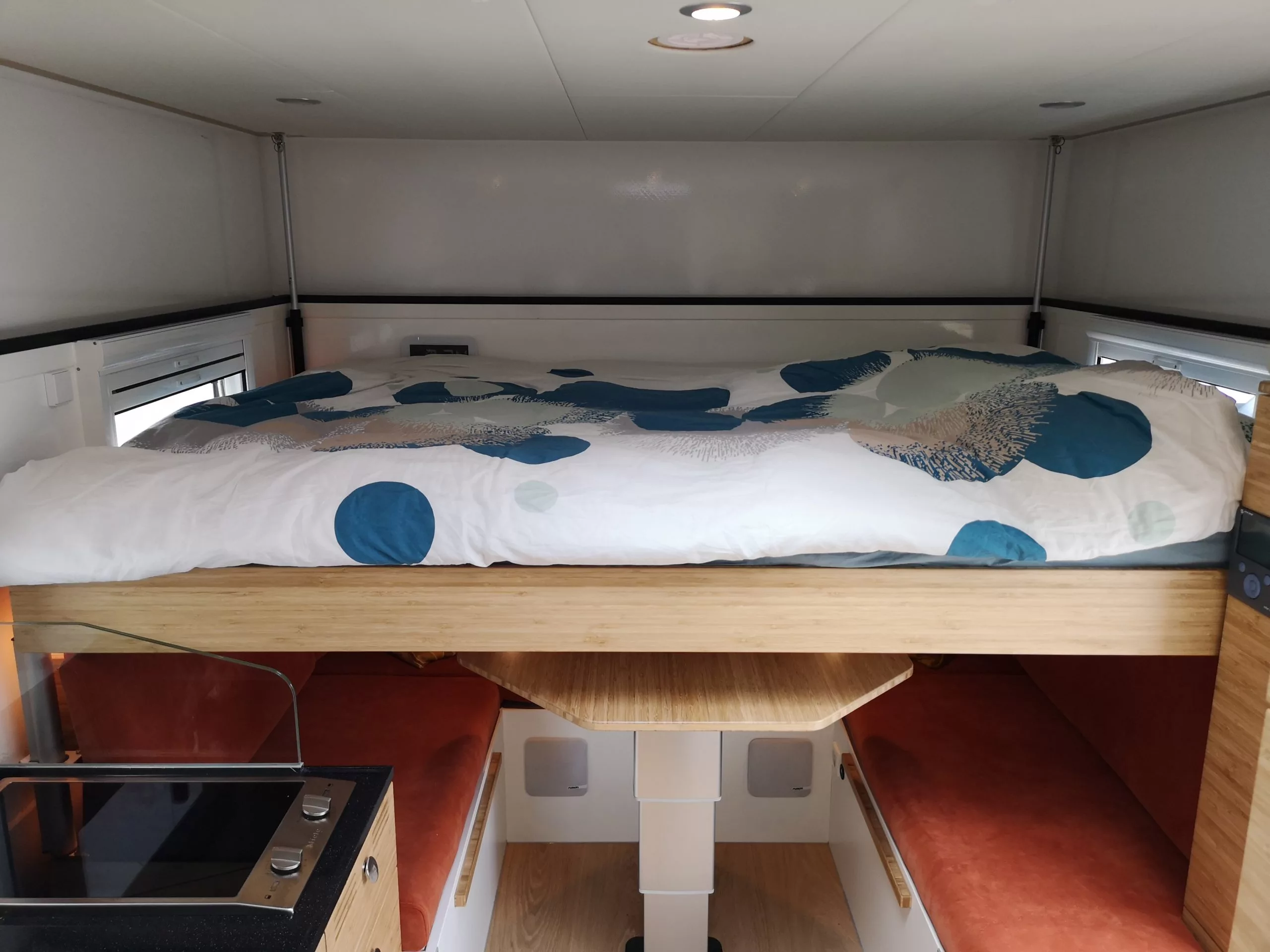 The 11-foot Bliss module is very convenient for a couple, with its lifting bed, but can also accommodate a family of four thanks to the convertible dinette