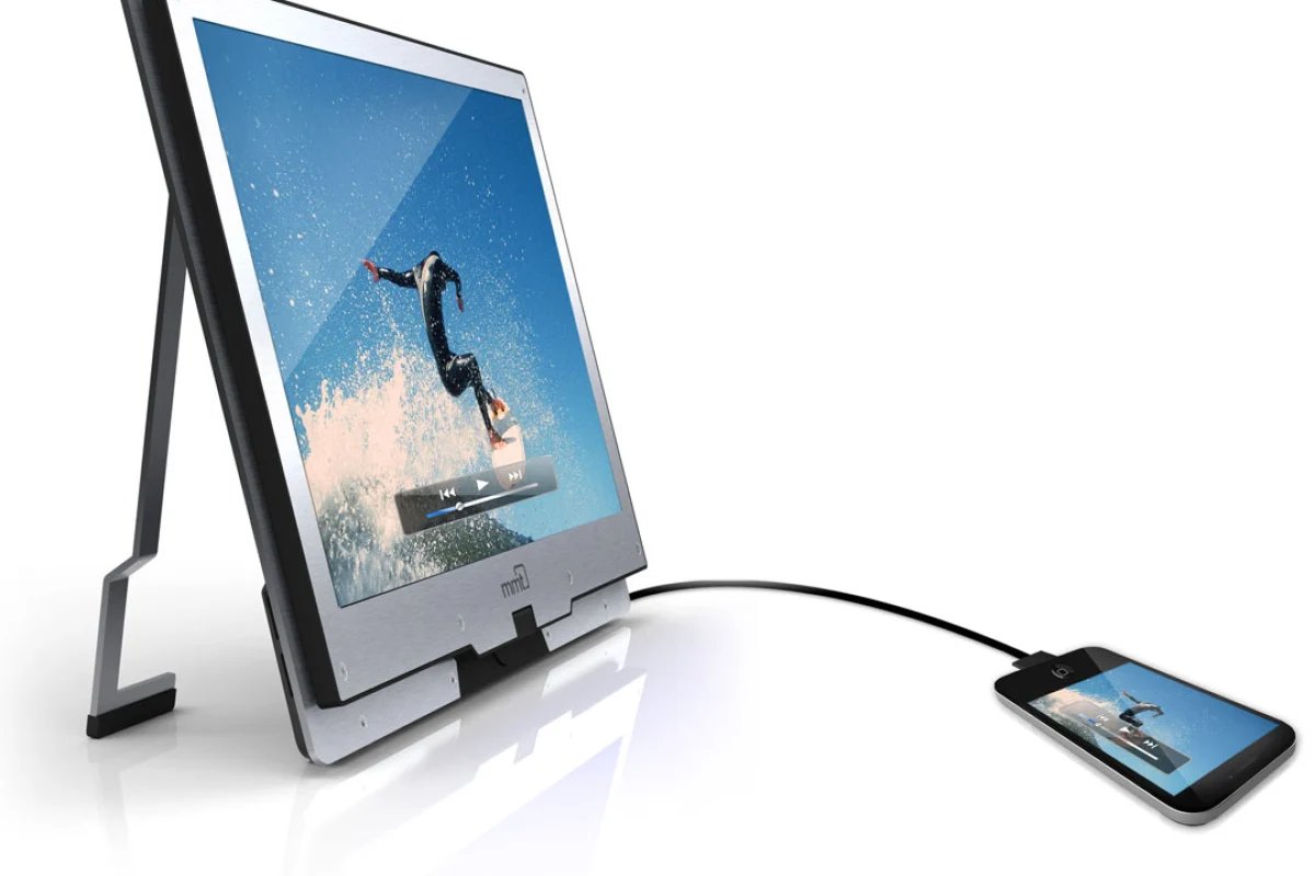 MMT's Monitor2Go is a 15.6-inch HD monitor, that mirrors the screen content of an attached mobile device