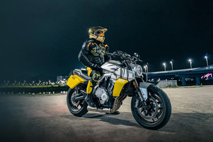 Benda LFS 700'S distinctive appearance blends aspects of a roadster and a flat-tracker