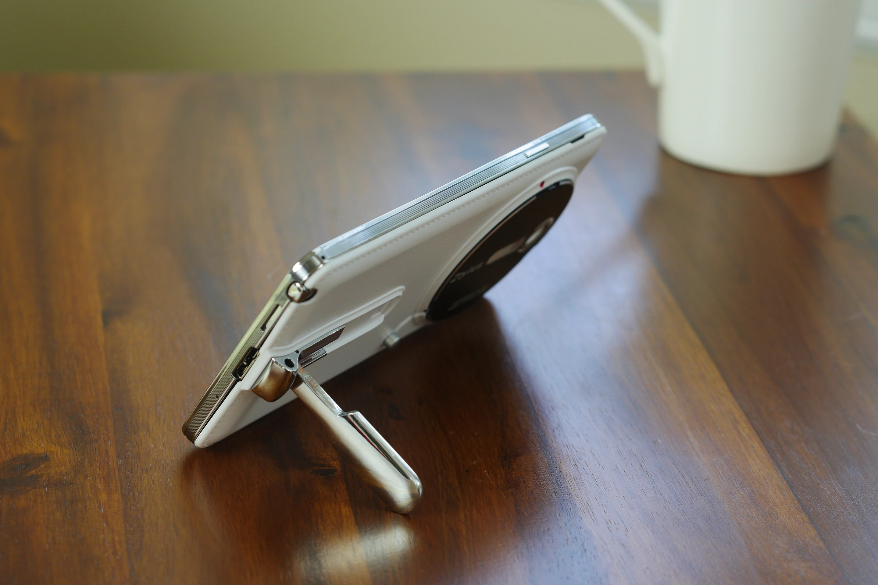 The Ztylus Galaxy Note 3 kickstand supports viewing in landscape mode