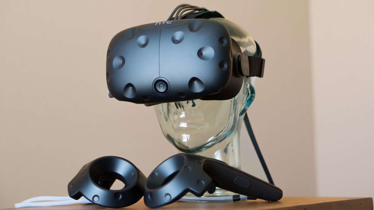 HTC Vive with bundled controllers