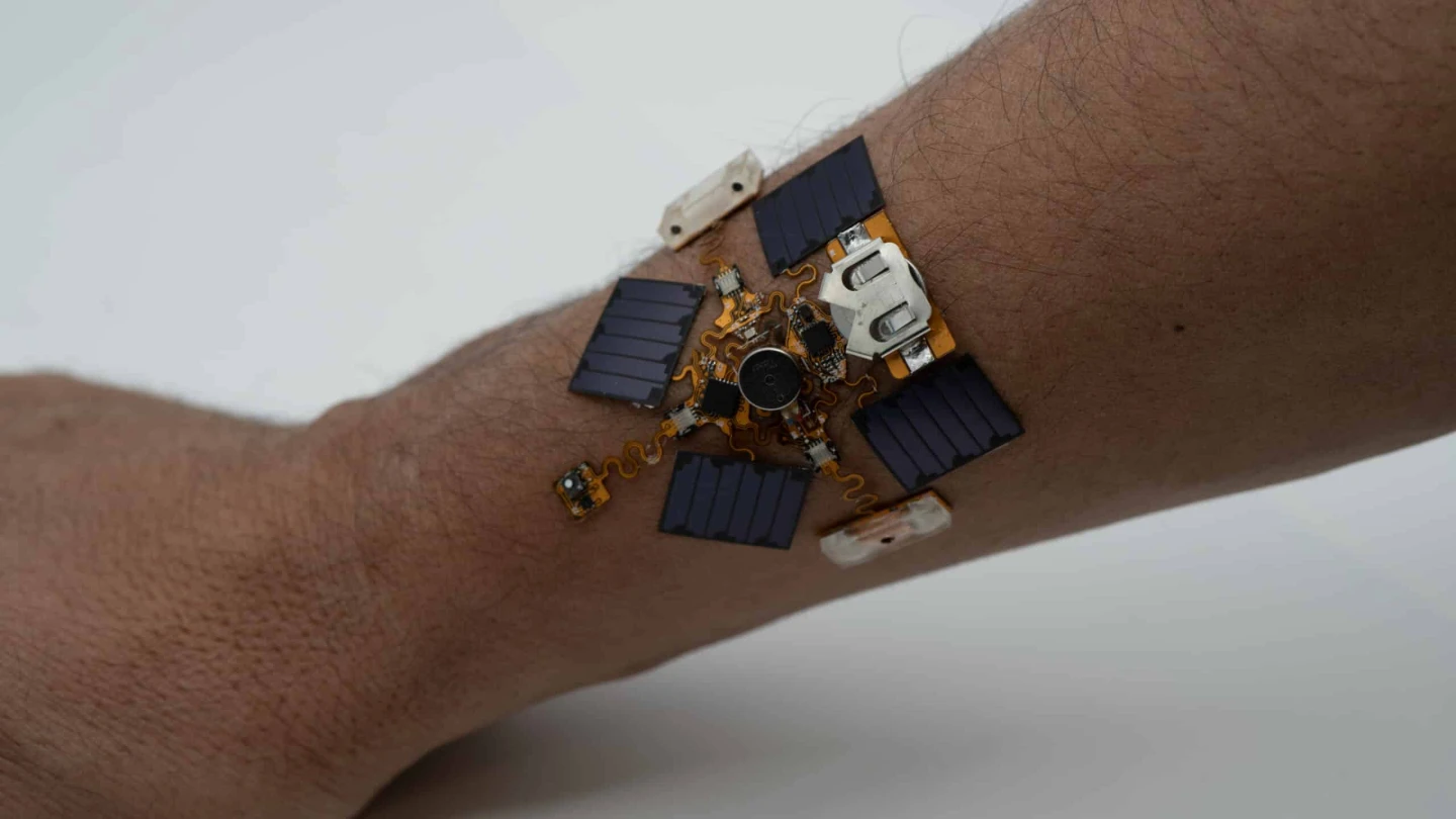 The prototype device warns wearers of gaseous, aerosolized, and aqueous environmental toxins by vibrating against their skin